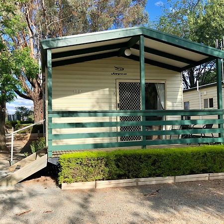 Tatura Cabin & Caravan Park Экстерьер фото